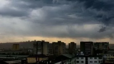Un anunţ FALS creează panică printre bucureşteni: Ciclonul care se aproprie e mult mai grav decât s-a anunţat!