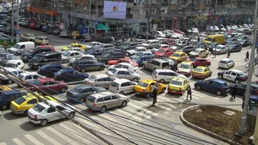 Traficul din București blocat în urma mesajelor de panică și avertizărilor de furtună. Carambol cu șase mașini în Pasajul Băneasa (VIDEO)