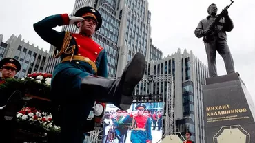 Statuie a lui Mihail Kalaşnikov, în centrul Moscovei (FOTO)