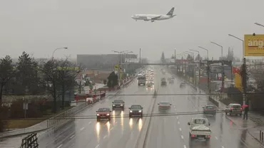 Trei curse aeriene, redirecționate din cauza furtunii din Capitală