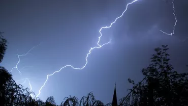 Guvernul urmează să aprobe joi ajutoare pentru județele afectate de furtună de duminica trecută