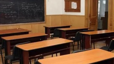 De NEIMAGINAT! Profesoara care BLESTEMA copiii și le preda cu CUȚITUL în poșetă s-a REÎNTORS la catedră!