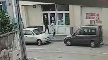 JAF ca în filme! Cum SE SPARGE o mașină. Proprietarul cere ajutorul (VIDEO)