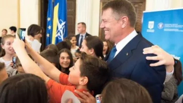 Vești importante pentru elevi! Iohannis a semnat decretul