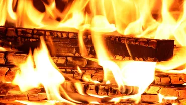 Incendiu de proporţii în Bucureşti: S-a evacuat zona (FOTO)