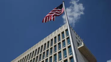 Statele Unite își retrag mai bine de jumătate din personalul diplomatic de la Havana