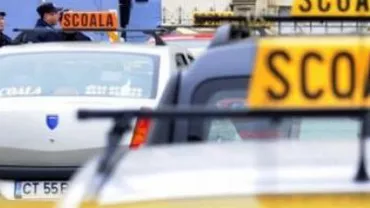 Școala de șoferi, plătită scump. Cei care dau examenul scris sunt programați la traseu după câteva luni