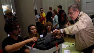 "Standard dublu și ipocrizie": Președintele Serbiei acuză UE pentru denunțarea referendumului Catalan