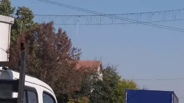 CRĂCIUN FERICIT ÎN OCTOMBRIE! Beculețele de sărbători au apărut prematur în Slatina (VIDEO)