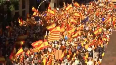 Manifestații de amploare la Barcelona: Mii de persoane au ieșit în stradă pentru a susține unitatea Spaniei (VIDEO)