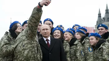 Armata rusă INTERZICE militarilor să-și mai facă selfie-uri