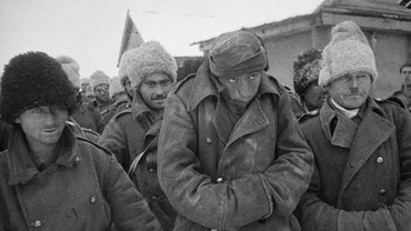 UMILINȚA EROILOR: Imagini terifiante cu prizonierii români de la Stalingrad, reînhumați acum de oficialii români în cutii de carton (FOTO)