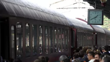 Guvernul dă cu o mână și ia cu două! Studenții pierd gratuitatea la transportul feroviar dacă au peste 26 de ani