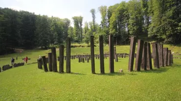 MANELIZAREA Sarmizegetusei?! CJ Hunedoara renovează la SECRET "Marele Templu Circular": Suspiciuni privind forma și numărul stâlpilor de lemn (FOTO)