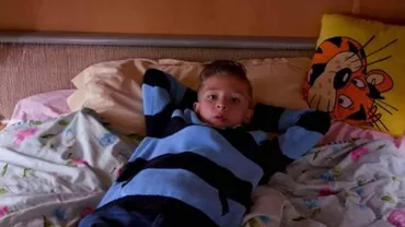 El este copilul de 9 ani care locuiește singur într-o rulotă: “Mai am nevoie de o soție”