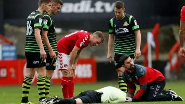 BOX ȘI FOTBAL! Arbitru făcut KO de un jucător (VIDEO)