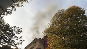 Update / ARDE STAȚIUNEA OLĂNEȘTI: Peste 200 de oameni evacuați! Incendiul a fost stins (FOTO)