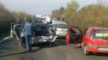 Grav accident în lanț în județul Timiș. Mai multe mașini implicate. Trafic blocat pe DN59 (FOTO)