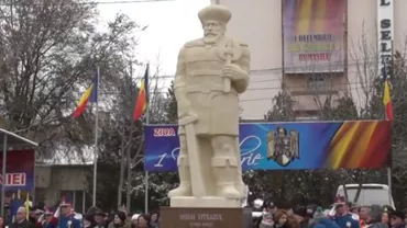 Mihai Viteazul ”cel gras” de la Slobozia, jos de pe soclu: Controversata statuie, dărâmată la nici trei ani de la inaugurare (VIDEO)