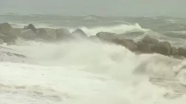 Alertă în Irlanda! Uraganul Ophelia a lovit vestul țării: Trei oameni au murit (VIDEO)