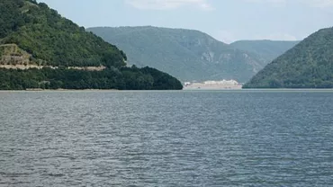 Un cargou a eșuat pe Dunăre (FOTO)