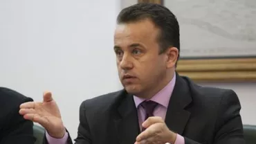 Liviu Pop susține reguli comuniste în școli. Ce a spus ministrul despre elevii excluși pentru lungimea părului