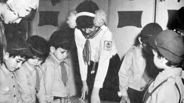 Ne întoarcem la moda comunistă: Un CONTROVERSAT deputat vrea să reintroducă UNIFORMELE în școli (VIDEO)