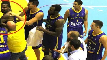 VIDEO: Doi baschetbaliști americani din Sibiu s-au bătut în timpul meciului!