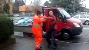 Cum muncesc românii din Italia: Au încins o horă în mijlocul străzii (VIDEO)