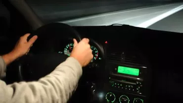 Un bărbat a fost amendat pentru că fredona o melodie în mașină. Ce au crezut polițiștii că face