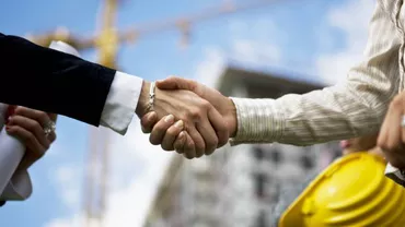 Avertisment: Mulţi investitori se gândesc să plece din România din cauză că salariile cresc, iar numărul de candidaţi este redus 