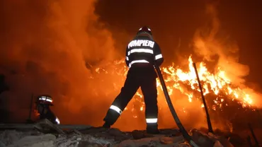 Pedeapsă divină? Flăcările au mistuit biserica privată a doi preoți caterisiți (FOTO)