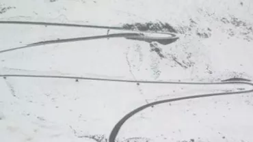 Turiști blocați la Bâlea Lac, din cauza viscolului: Drumarii intervin (VIDEO)