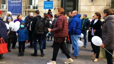 CRIZA IMUNOGLOBULINEI: Pacienții protestează, ministerul dă VINA pe producători. Acum 10 zile oficialii susțineau că "este acoperită piața"...