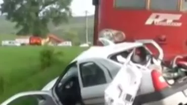 Trafic feroviar blocat în Harghita. Un tren de călători a lovit o mașină (VIDEO)