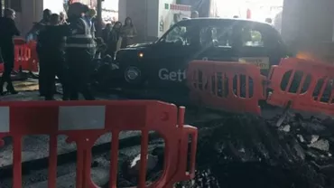 Alertă la Londra: Mai multe persoane rănite grav după ce o mașină a intrat în mulțime (FOTO)