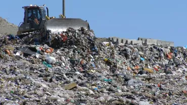 Bârladul s-ar putea sufoca în gunoaie. Situația disperată în care se găsesc autoritățile locale