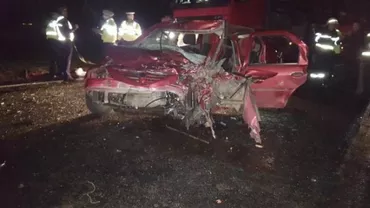 Microbuzul echipei de fotbal Dunărea Călărași, implicat într-un tragic accident: Două persoane au murit (VIDEO)