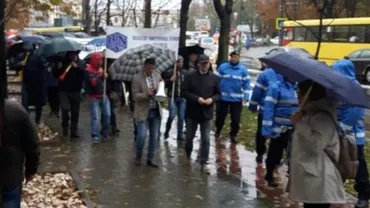 "Revoluția fiscală" a PSD i-a scos pe ploieșteni în stradă: Sute de persoane manifestează în fața Palatului Administrativ (VIDEO)