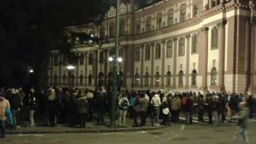 "Protest împotriva hoţiei!" Peste 500 de oameni au ieșit în Brașov în stradă
