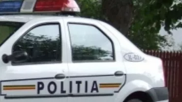 Polițiștii își fac serviciul cu un „sicriu pe roți". Imagini demne de lumea a treia, la Roman (VIDEO)