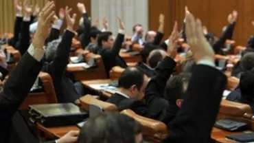 Cadou pentru funcționarii PENALI: Deputații îl ignoră pe Iohannis