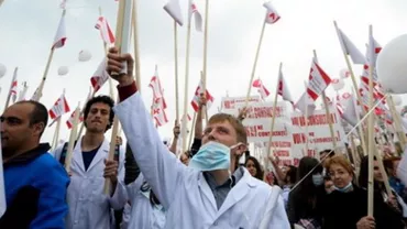 Medici și pacienți, împreună împotriva Guvernului! Proteste în Piața Victoriei (VIDEO)