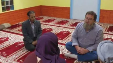 Români convertiți la Islam, într-o moschee din Neamț: Vezi AICI întregul ritual (VIDEO)