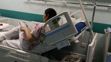 Fotografie impresionantă: Ce gest emoționant a făcut o asistentă de la spitalul Grigore Alexandrescu (FOTO, VIDEO)