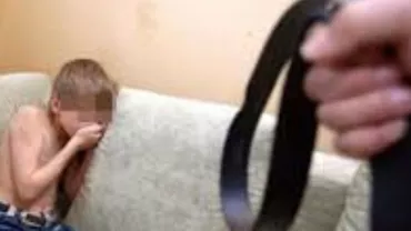 Copil de 5 ani batut cu bestialitate de tată pentru că nu şi-a terminat temele (VIDEO)