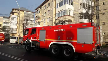 Explozie într-un bloc din Piatra-Neamț: 20 persoane evacuate. O victimă, transportată la spital (FOTO)