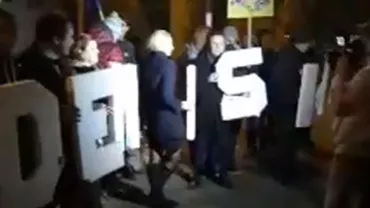 Protest în Alexandria: Oamenii cer DEMISIA lui Dragnea și a guvernului PSD în chiar INIMA fiefului lor... (VIDEO)
