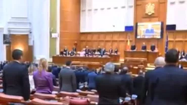 Clipe solemne în Parlament: Aleșii au ținut un moment de reculegere în memoria Regelui Mihai (VIDEO)
