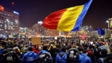 Noi proteste în Capitală față de modificarea legilor justiției: Mii de oameni au ieșit în Piața Victoriei (FOTO, VIDEO)